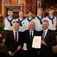 V. l.: Markus Stumpner, Prof. Franz Farnberger und Landeshauptmann Mag. Thomas Stelzer 
