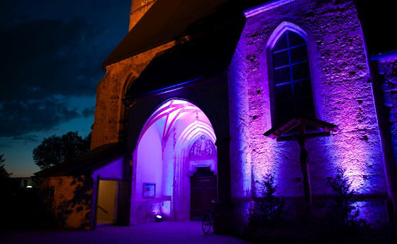 Kirche in neuem Licht