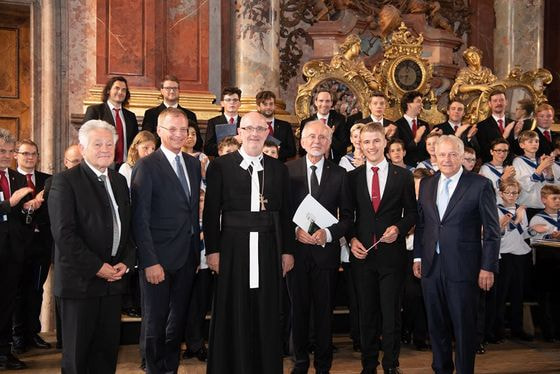 V. l.: LH a. D. Dr. Josef Pühringer, KH Mag. Thomas Stelzer, Propst Johannes Holzinger, Prof. Franz Farnberger, Markus Stumpner und Dr. Leo Windtner.