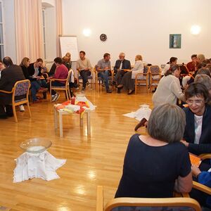 Gute Gespräche beim 30-Jahr-Jubiläum des Maximilianhauses 